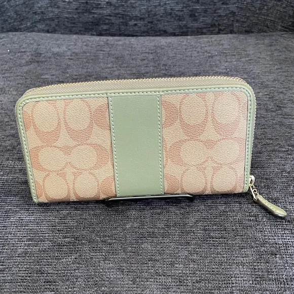 Coach Accordion Signature Canvas Sage Green & Beige Zip Wallet With Leather - Picture 5 of 7